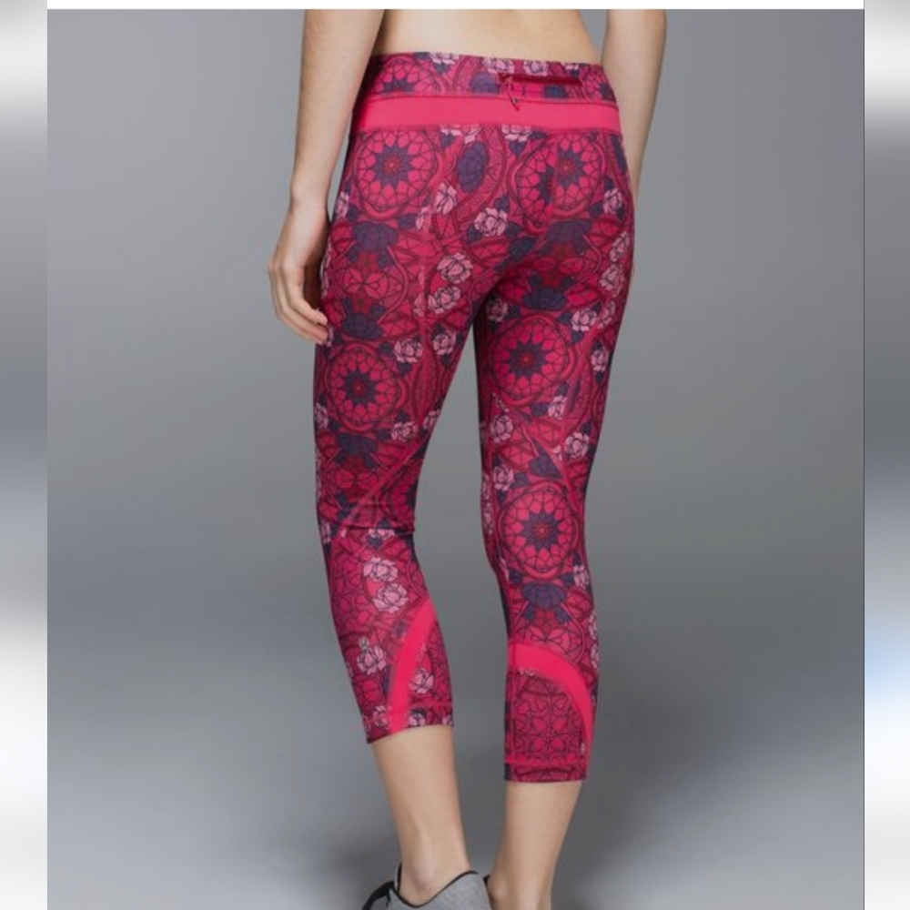 lululemon athletica Size 10  Pink Patterned Leggings, Used Excelent Condition.